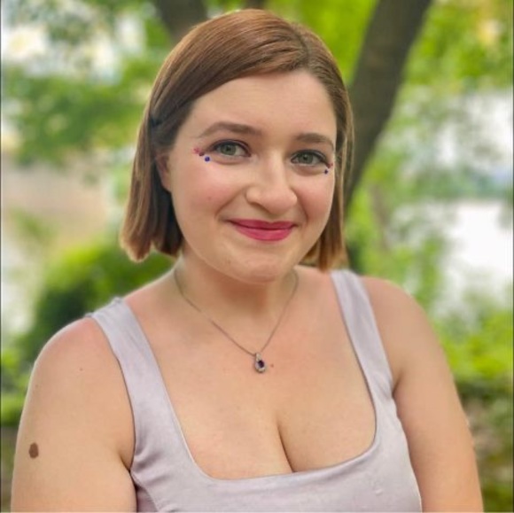 Meet your Posher, Caroline - Picture 1 of 1